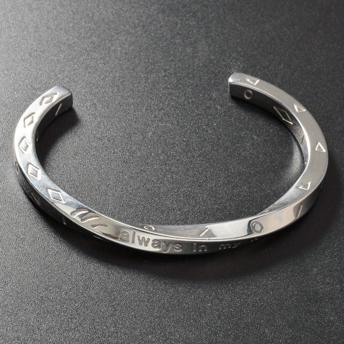 Unisex Geometric Mobius Design Bracelet, Fashionable & Unique